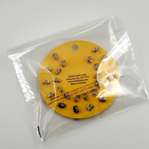 Assorted Pack Of 12 Pierced Earrings Shapes New - Picture 2 of 2